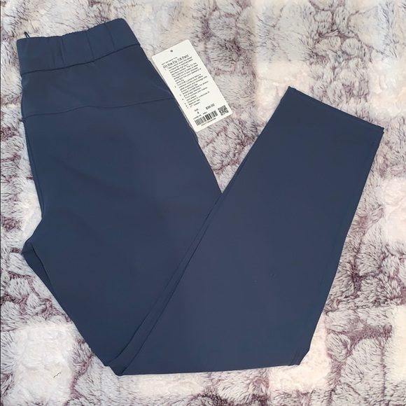 lululemon athletica Pants - NWT Lululemon On The Fly Ink Blue sz 4